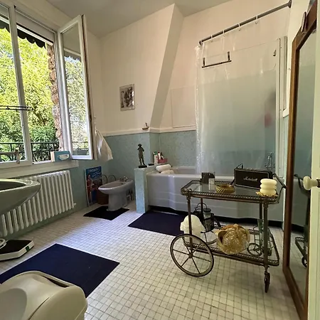 Bed & Breakfast Monopolis 4*