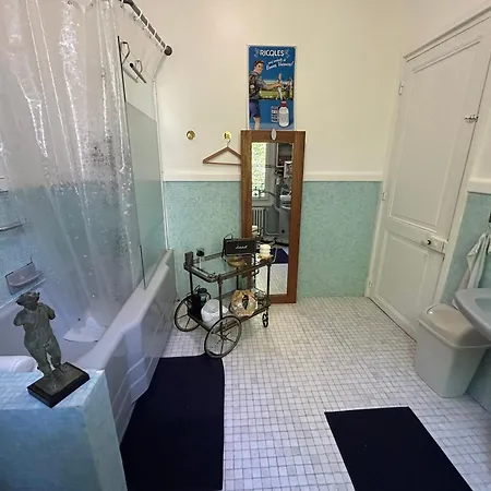 Bed & Breakfast Monopolis *